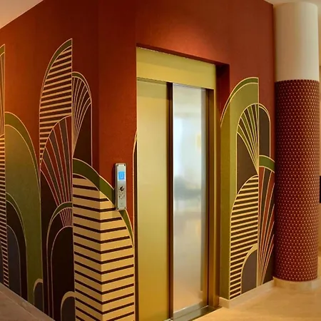 Intimate Seaside Perfect For Relaxing *