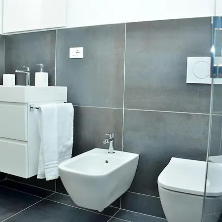 Intimate Seaside Perfect For Relaxing *