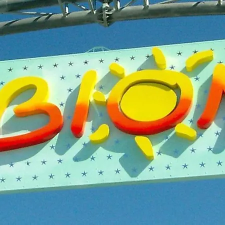 Intimate Seaside Perfect For Relaxing