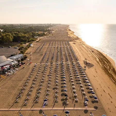 Intimate Seaside Perfect For Relaxing *