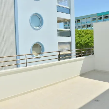 Intimate Seaside Perfect For Relaxing