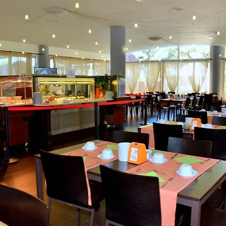 Intimate Seaside Perfect For Relaxing *