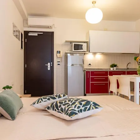 Intimate Seaside Perfect For Relaxing *